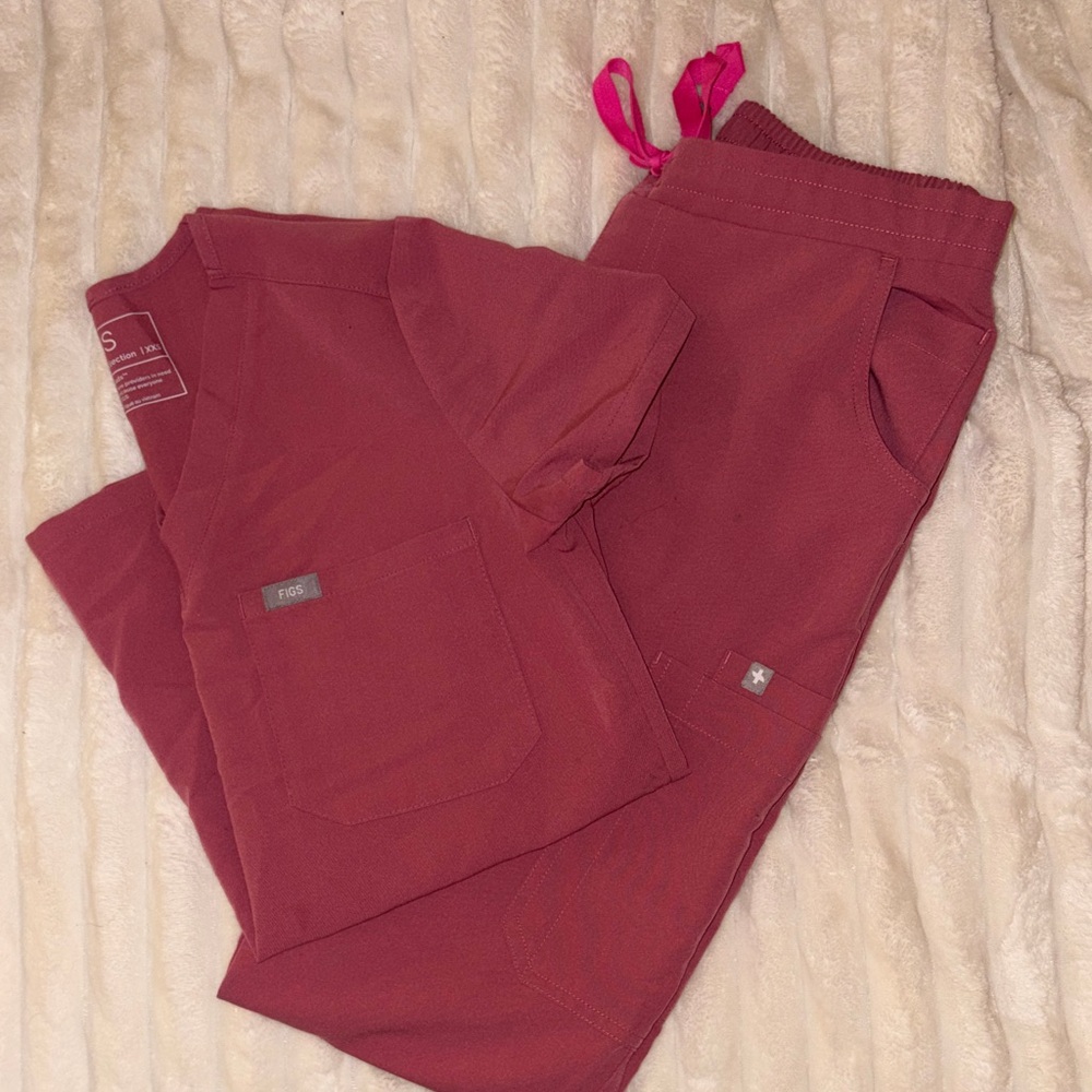 FIGS Breast Cancer Awareness Scrub Set